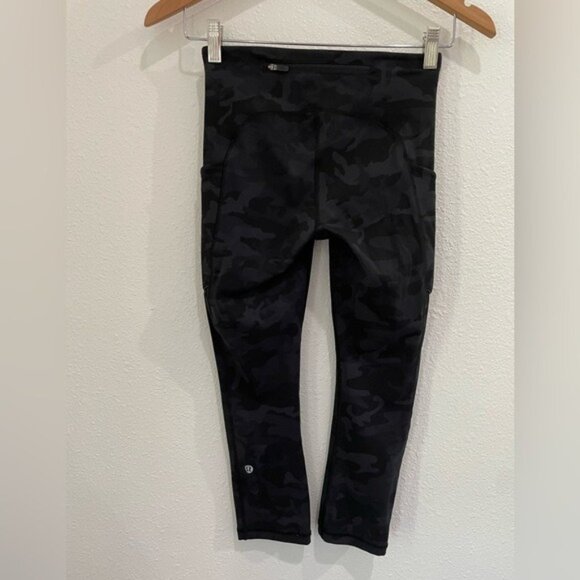 Lululemon Black Camo Leggings Athleisure Workout Crop Stretch Pockets - Picture 6 of 8